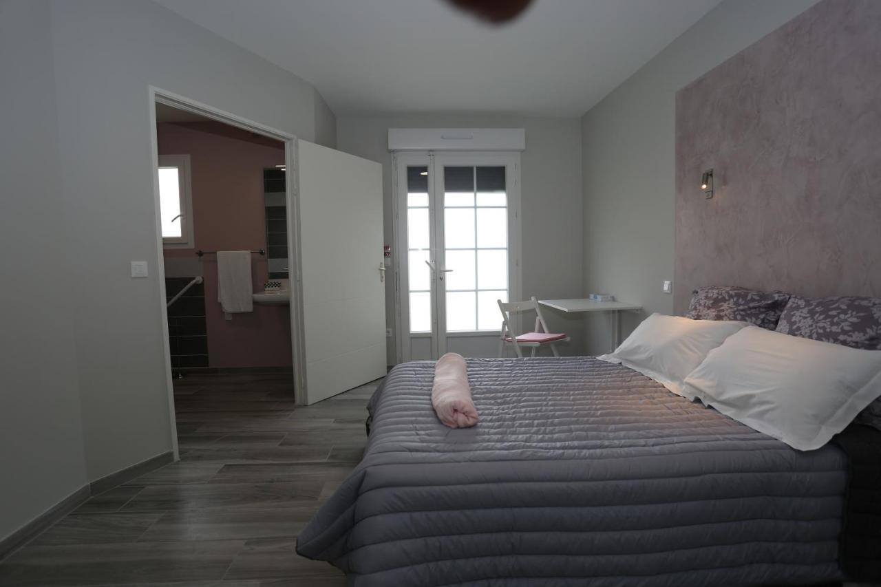 Hotel Le Merle Blanc Louchats Exteriér fotografie